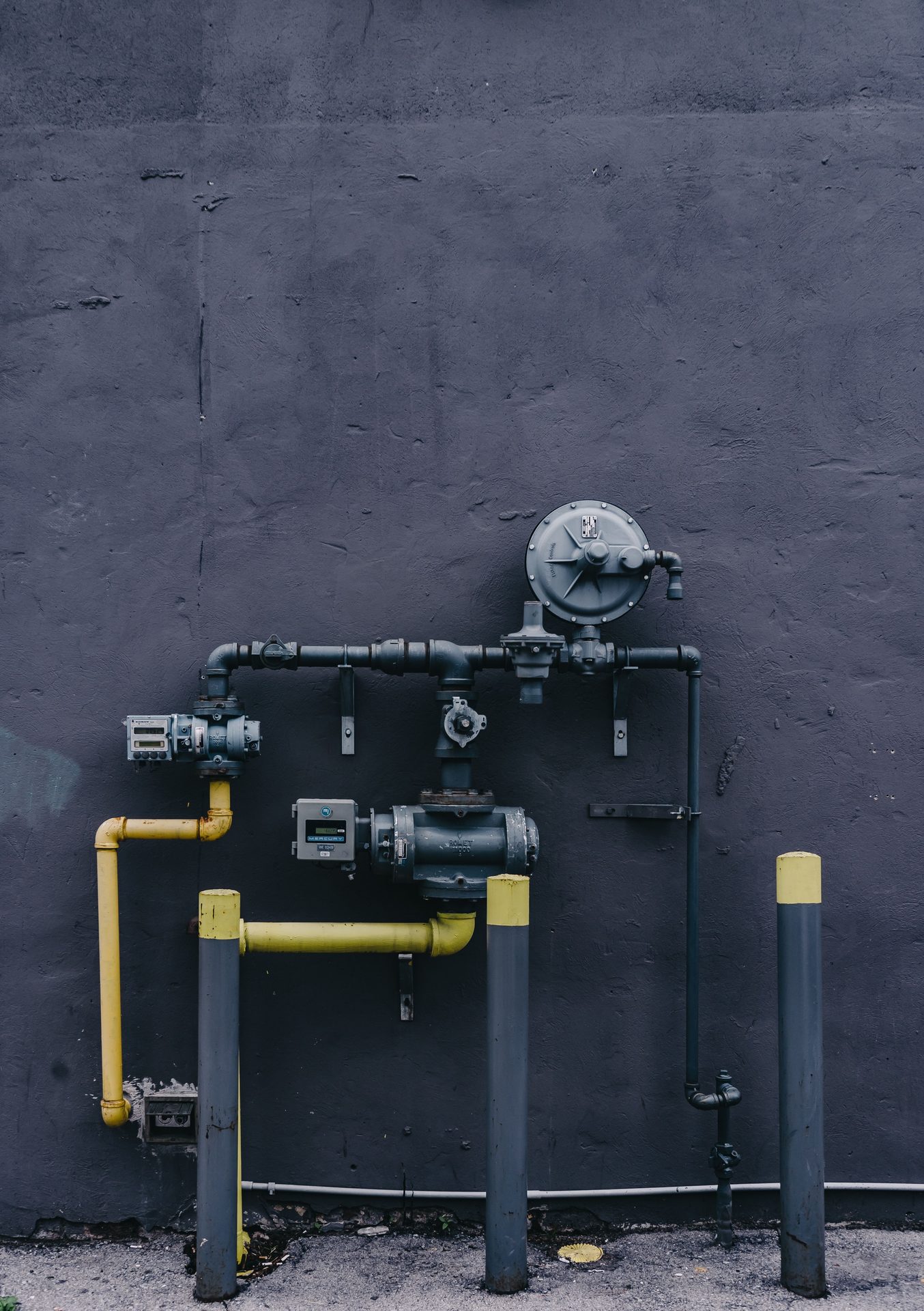 Gas meter and regulator install with a yellow gas pipe